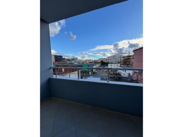 Tirane, jepet me qera apartament 2+1 Kati 3, 105 m² 700 € (Don Bosko)