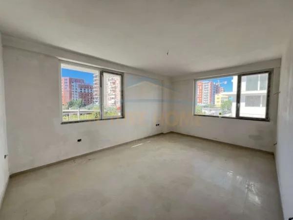 Tirane, shitet 1+1 , 86.500 € (UNAZA RE)UNA43978