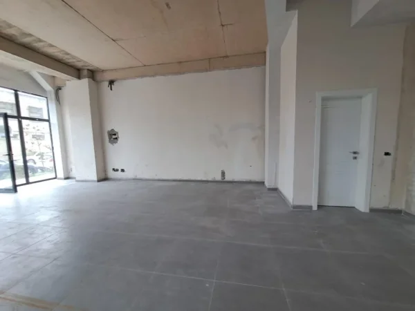 Tirane, shitet ambjent biznesi Kati 0, 56 m² 151.000 € (misto mame)