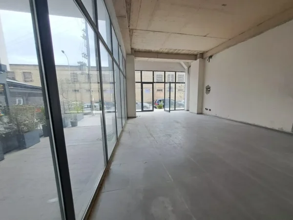 Tirane, shitet ambjent biznesi Kati 0, 56 m² 151.000 € (misto mame)