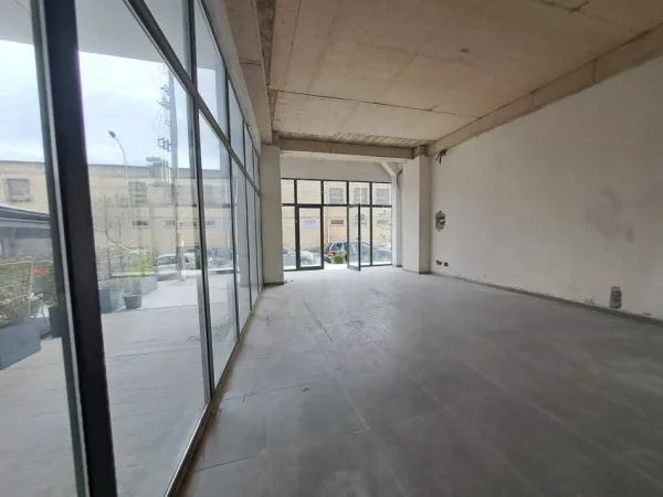 Tirane, shitet ambjent biznesi Kati 0, 56 m² 151.000 € (misto mame)