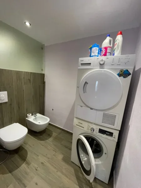 Tirane, jepet me qera apartament 3+1+Aneks+Ballkon Kati 6, 140 m² 1.000 € (Ish Ekspozita Shqiperia Sot, Myslym Shyri)