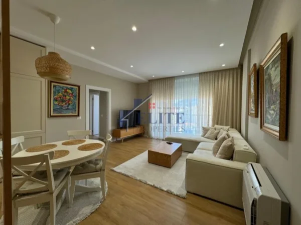 Tirane, jepet me qera apartament 2+1+Ballkon Kati 5, 110 m² 1.200 € (21 Dhjetori)