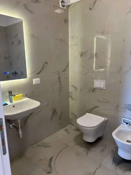 Tirane, jepet me qera zyre Kati 6, 120 m² 650 € (farmacia 10)