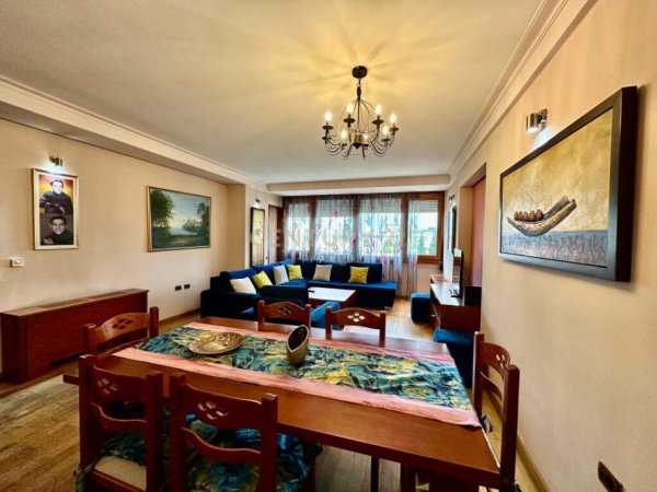 Tirane, jepet me qera 3+1+Ballkon Kati 5, 160 m² 1000 € (Rruga e ELBASANIT , AMBASADA AMERIKANE)