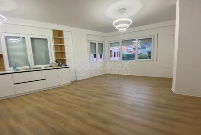 Tirane, jepet me qera apartament 2+1 Kati 4, 115 m² 500 € (Kopshti Botanik)