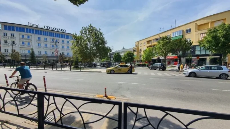 Tirane, jepet me qera zyre Kati 0, 33 m² 5.000 € (Rruga e Durresit)