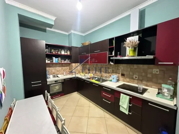 Tirane, shitet apartament 2+1 Kati 2, 121 m² 133.100 € (Astir)