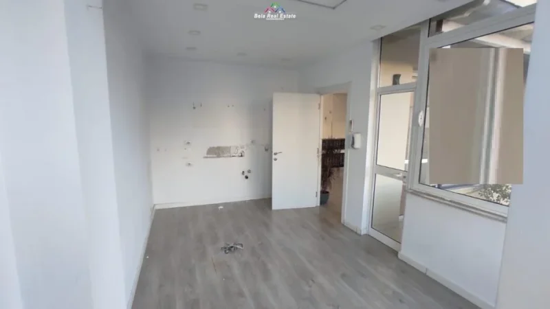 Tirane, jepet me qera zyre Kati 2, 90 m² 700 € (Shkolla e Baletit)