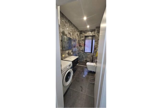 Tirane, jepet me qera apartament 1+1+Ballkon Kati 4, 65 m² 450 € (ASTIR)