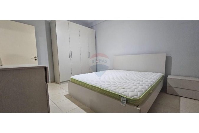 Tirane, jepet me qera apartament 1+1+Ballkon Kati 4, 65 m² 450 € (ASTIR)