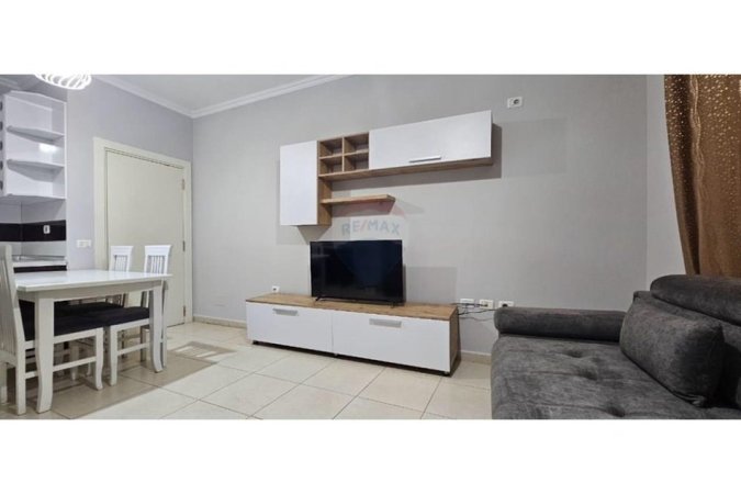 Tirane, jepet me qera apartament 1+1+Ballkon Kati 4, 65 m² 450 € (ASTIR)
