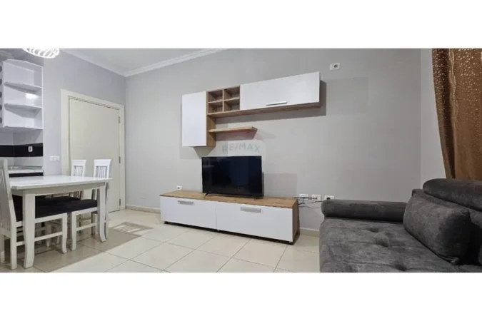 Tirane, jepet me qera apartament 1+1+Ballkon Kati 4, 65 m² 450 € (ASTIR)