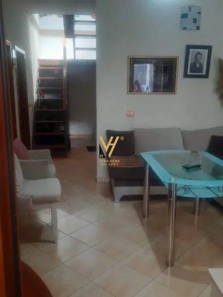 Tirane, jepet me qera apartament 2+1+Ballkon Kati 1, 100 m² 1.200 € (BULEVARDI ZOGU 1)