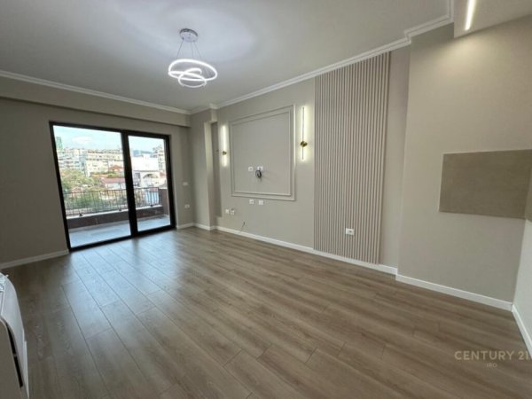 Tirane, jepet me qera apartament 2+1+Aneks+Ballkon Kati 3, 91 m² 1.000 € (MYSLYM SHYRI)