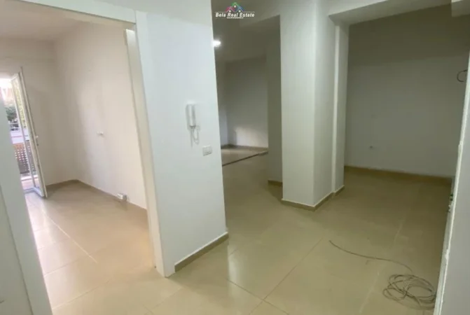 Tirane, jepet me qera zyre Kati 2, 90 m² 1.000 € (Rruga e Kosovareve)
