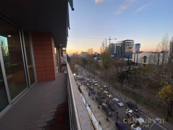 Tirane, jepet me qera zyre Kati 4, 210 m² 3.500 € (ETC)
