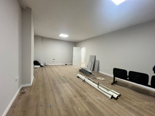 Tirane, jepet me qera zyre Kati 2, 120 m² 1.300 € (Ring Center)