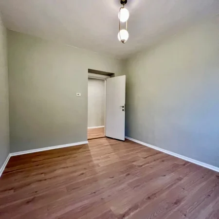 Tirane, Apartament 1+1 per shitje Kati 2, 56 m² 86.000 € (Ali Demii)