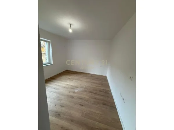 Tirane, shes apartament 2+1+Aneks+Ballkon Kati 2, 83 m² 185.000 € (RRUGA E DURRESIT)