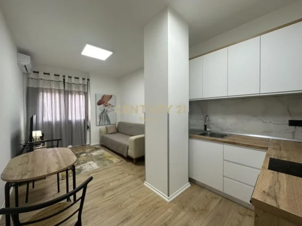Tirane, jepet me qera apartament 1+1+Aneks+Ballkon Kati 4, 46 m² 600 € (Rruga e Bogdaneve)