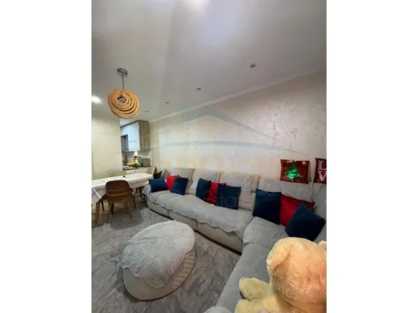 Tirane, shitet apartament 2+1+Ballkon Kati 5, 115 m² 220.000 € (RRUGA BARDHYL TIRANE)