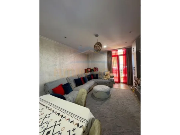 Tirane, shitet apartament 2+1+Ballkon Kati 5, 115 m² 220.000 € (RRUGA BARDHYL TIRANE)