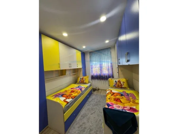 Tirane, shitet apartament 2+1+Ballkon Kati 5, 115 m² 220.000 € (RRUGA BARDHYL TIRANE)