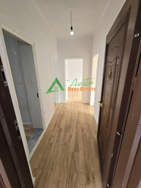 Tirane, shitet apartament 2+1+Ballkon Kati 3, 75 m² 129.000 € (Oxhaku)