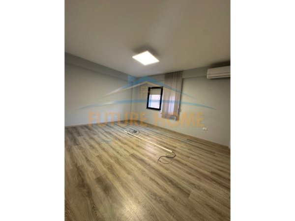 Tirane, shitet ambjent biznesi Kati 4, 140 m² 400.000 € (Blloku Tirane)