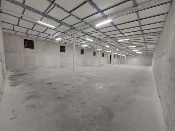 Tirane, jepet me qera magazine Kati 0, 750 m² 1.500 € (tufine)