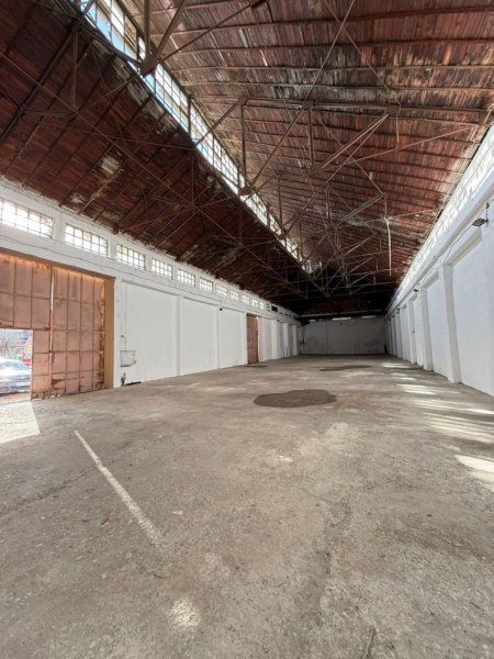 Durres, jepet me qera magazine Kati 0, 700 m² 1.200 € (Shkozet)