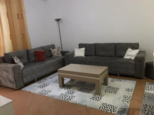 Tirane, jepet me qera apartament 1+1+Ballkon Kati 3, 75 m² 350 € (fresk)