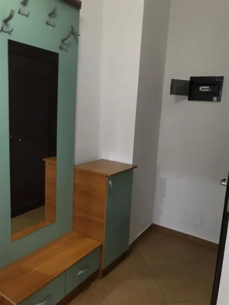 Tirane, jepet me qera apartament 1+1+Ballkon Kati 3, 75 m² 350 € (fresk)