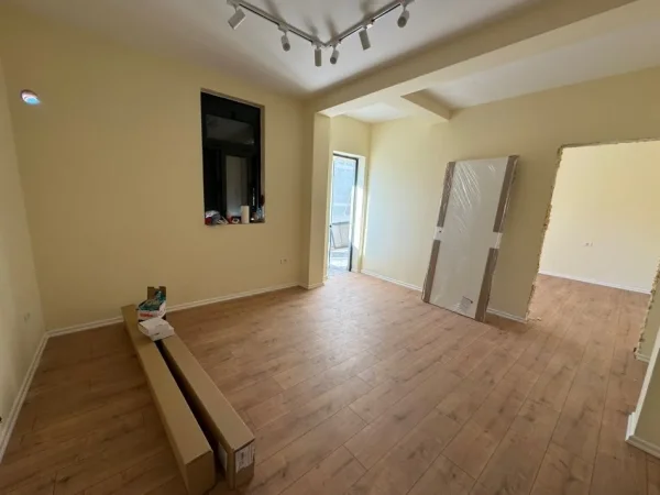 Durres, shitet apartament 2+1+Ballkon Kati 2, 98.000 € (Lagja 13 , Durres)