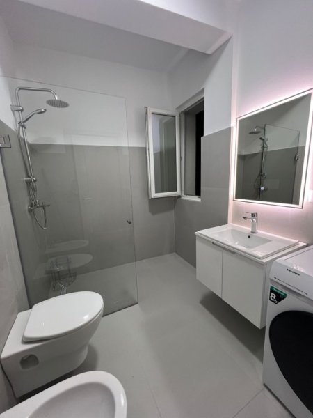 Tirane, jepet me qera apartament 2+1 Kati 9, 100 m² 670 € (Fusha e Aviacionit)