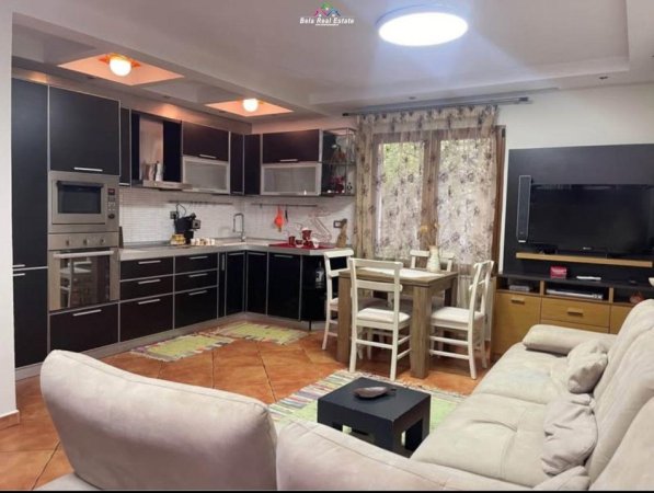 Tirane, jepet me qera Vile 2+1 Kati 2, 70 m² 680 € (Bulevardi Bajram Curri)