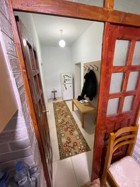 Tirane, jepet me qera apartament 1+1 Kati 0, 55 m² 300 € (Sauk)