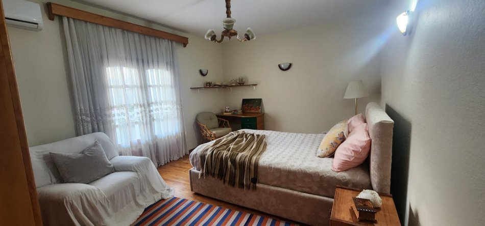 Tirane, jepet me qera shtepi , 220 m² 800 € (Prane Komisariatit ne Qytet Studenti)