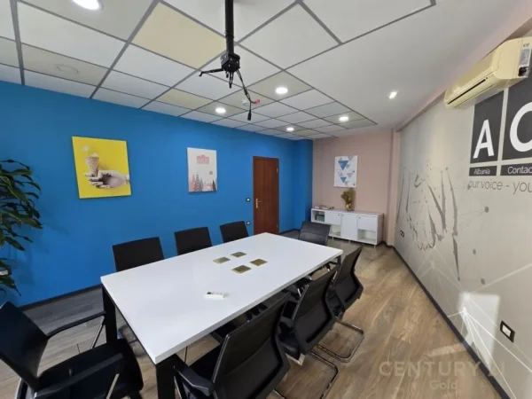 Tirane, jepet me qera zyre Kati 1, 305 m² 3.500 € (RRUGA E DIBRES)