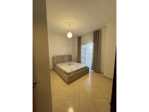 Tirane, jepet me qera apartament 2+1+Ballkon Kati 3, 105 m² 700 € (Don Bosko)