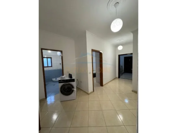 Tirane, jepet me qera apartament 2+1+Ballkon Kati 3, 105 m² 700 € (Don Bosko)