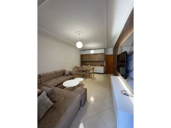 Tirane, jepet me qera apartament 2+1+Ballkon Kati 3, 105 m² 700 € (Don Bosko)