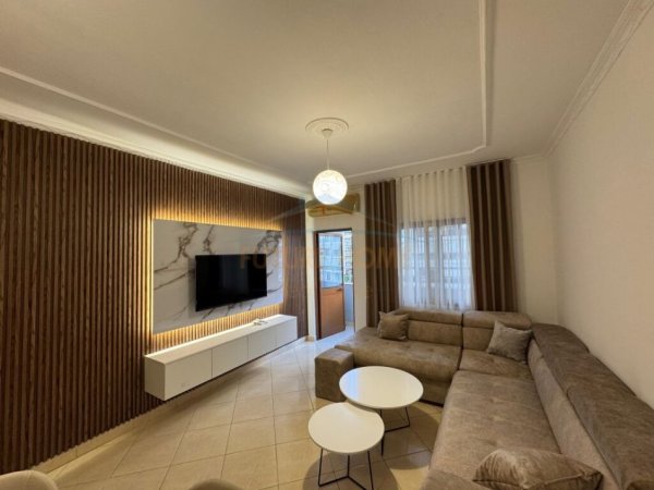 Tirane, jepet me qera apartament 2+1+Ballkon Kati 3, 105 m² 700 € (Don Bosko)