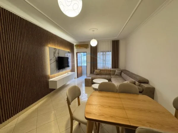 Tirane, jepet me qera apartament 2+1+Ballkon Kati 3, 105 m² 700 € (Don Bosko)