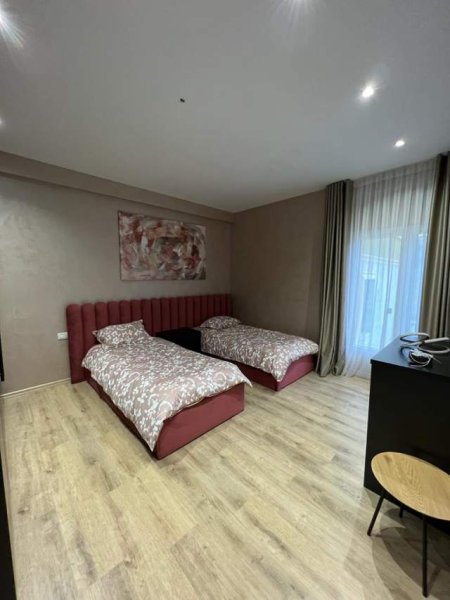 Tirane, shitet apartament 3+1 Kati 1, 150 m² 256.000 Euro (Liqeni i Farkes)