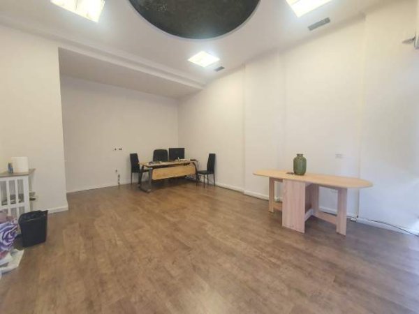 Tirane, jepet me qera ambjent biznesi Kati 0, 30 m² 400 Euro (Hime Kolli)