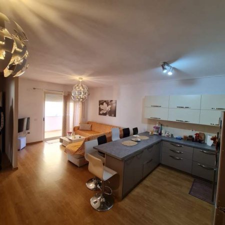 Tirane, jepet me qera apartament 2+1+A+BLK Kati 6, 122 m² 350 Euro (Pallatet Ales)