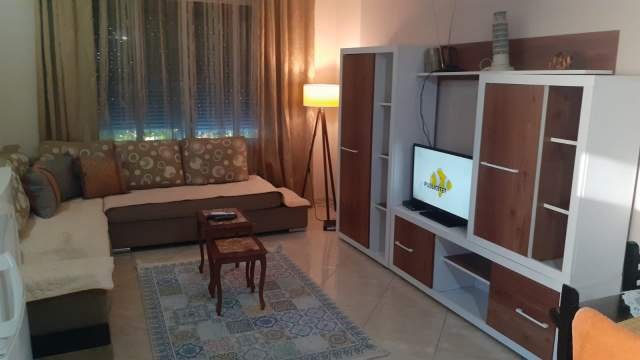 Tirane, jepet me qera apartament 1+1 Kati 4, 74 m² 450 Euro (rruga e Kavajes)