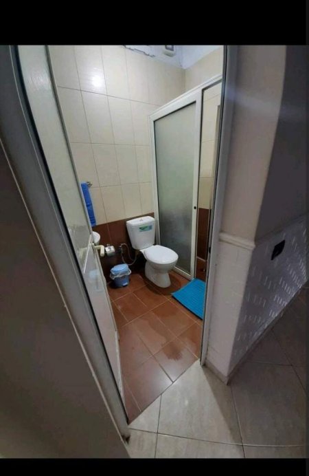 Tirane, jepet me qera apartament 1+1 Kati 4, 74 m² 450 Euro (rruga e Kavajes)
